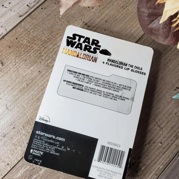 NWT Disney Star Wars the Mandalorian 4 Flavored Lip Glosses - Picture 6 of 6